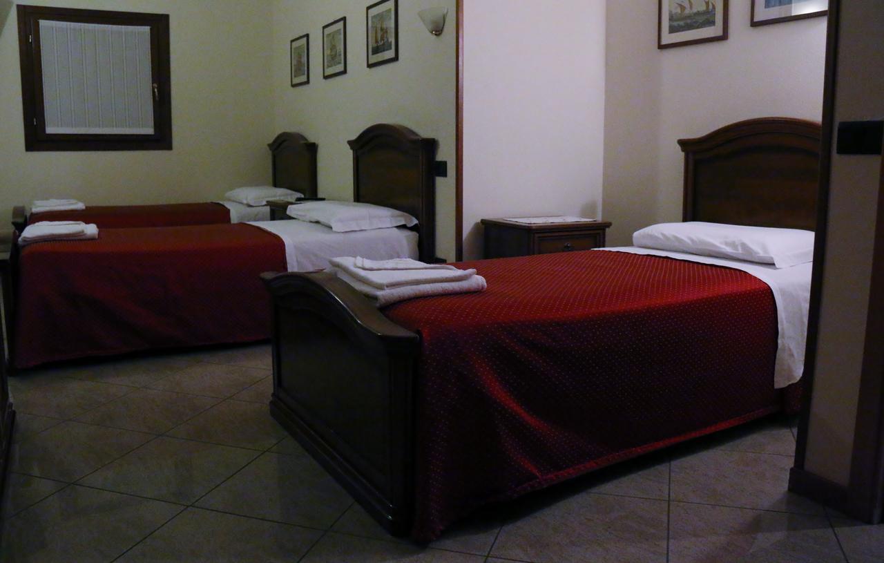 Hotel Ristorante Regina Mozzanica Habitación foto