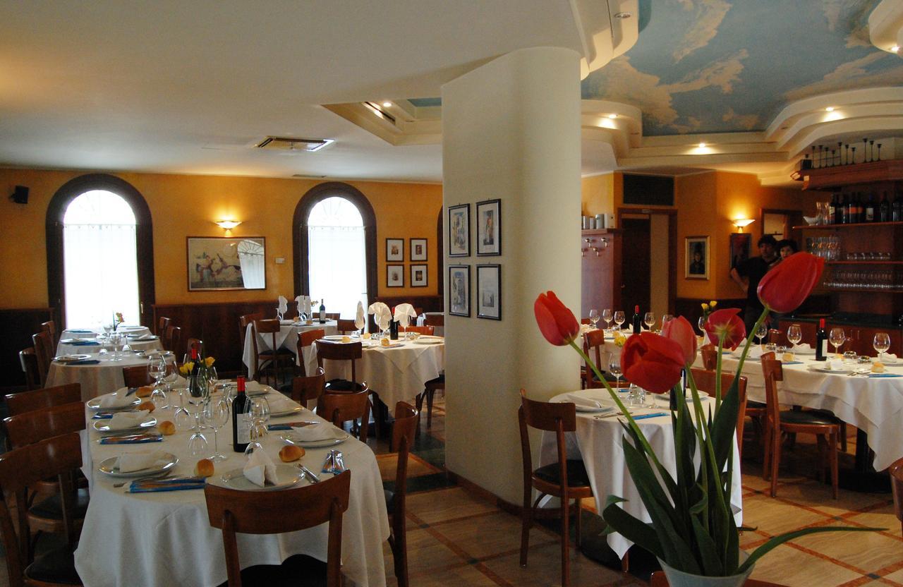 Hotel Ristorante Regina Mozzanica Exterior foto